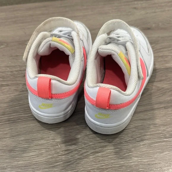 Nike Kids' Sneakers in White and Pink - Picture 4 of 6